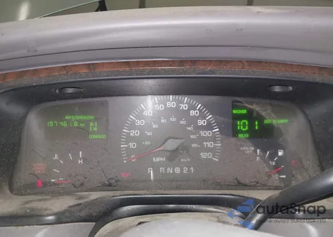 2001 Lincoln Town Car Executive z USA, uszkodzony, nr VIN 1LNHM81W01Y665049